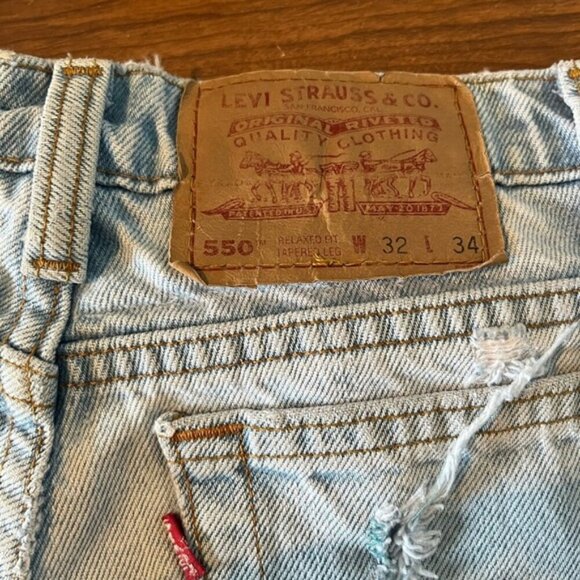 Vintage Levis 32 Light Wash Cutoff Jean Shorts - Picture 4 of 4